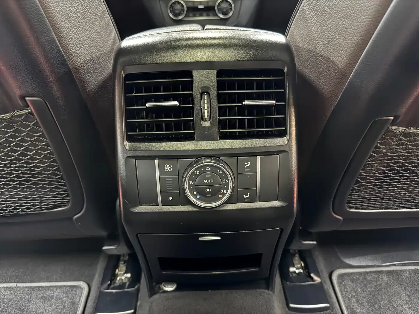 Mercedes-Benz M-Class 2012 Model ML 350 Luxury фото 37