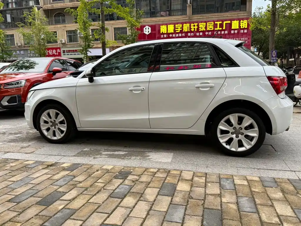Audi A1 2015 2014 30 TFSI Sportback Fashion