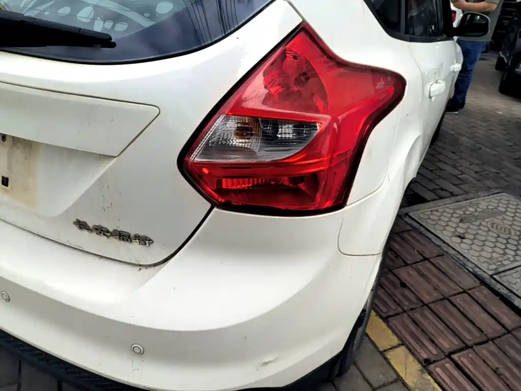 Фото 8 - Ford Focus