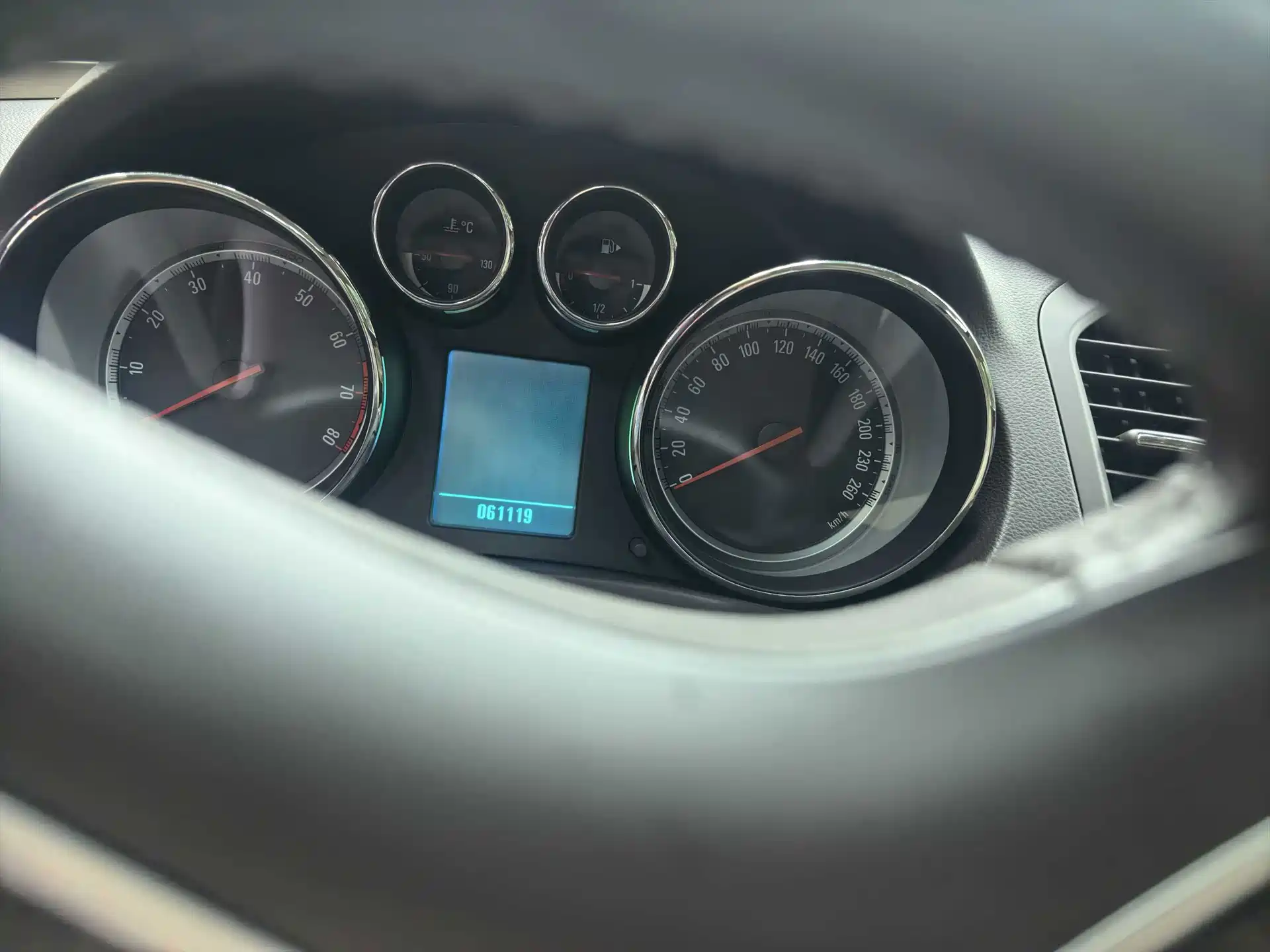 Photo 4 - Buick Regal