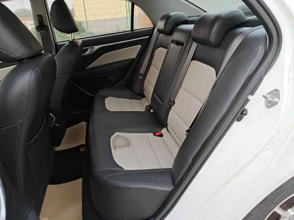 Фото 17 - Geely Vision