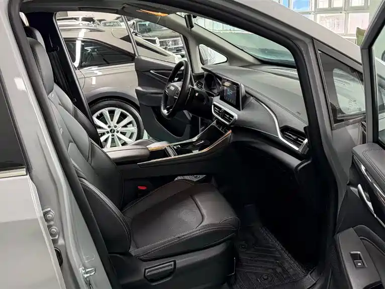 SAIC Maxus Maxus G50 2023 Model PLUS 1.5T Happiness Recommended Auto Launch Edition фото 8
