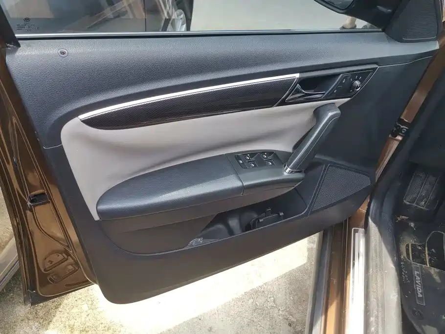 Volkswagen Gran Lavida 2015 2014 1.6L Auto