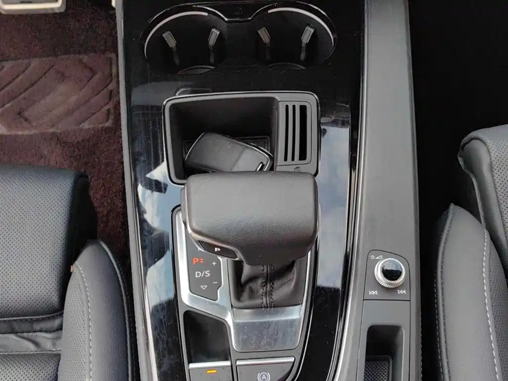 Audi A4L 2023 40 TFSI Luxury Sport фото 12
