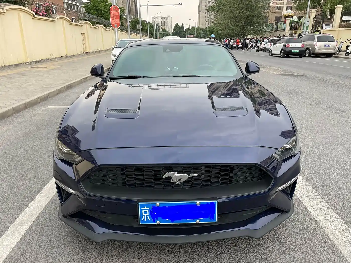 FORD MUSTANG