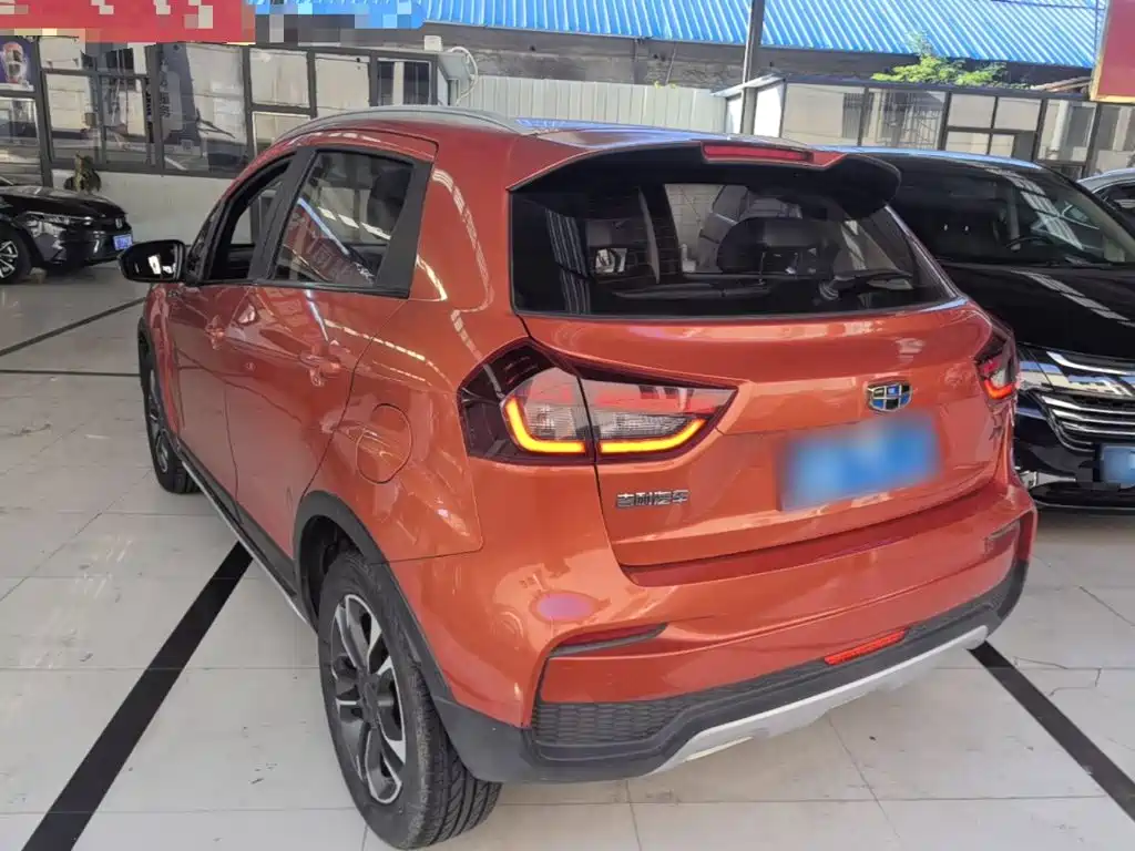 Фото 5 - Geely Vision X3