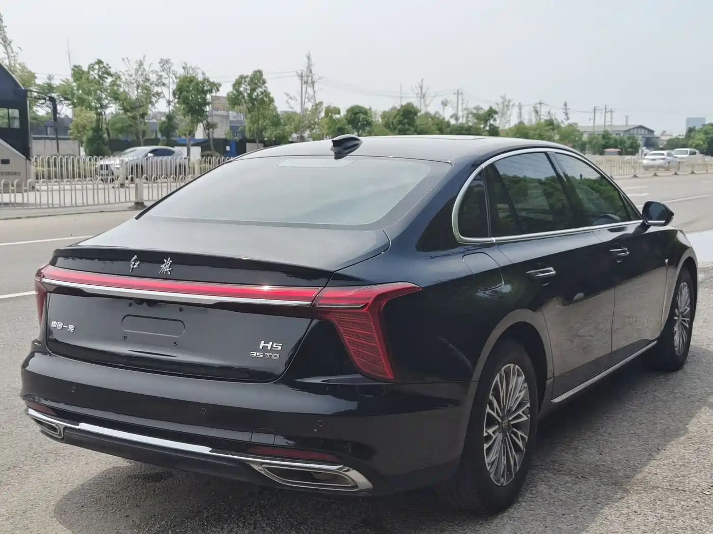Hongqi H5 2023 1.5T DCT Smart Connect Joy Edition фото 9