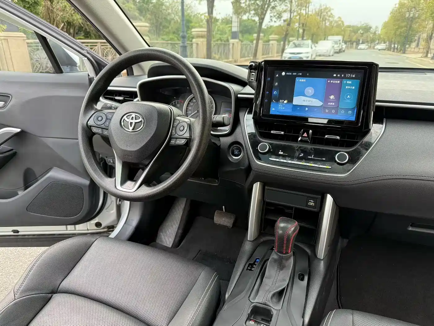 Toyota Frontlander 2022 2.0L CVT Luxury PLUS Edition фото 5