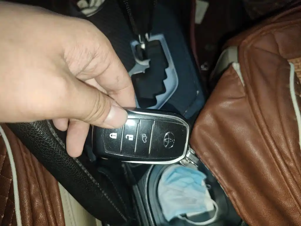 Photo 12 - Toyota RAV4