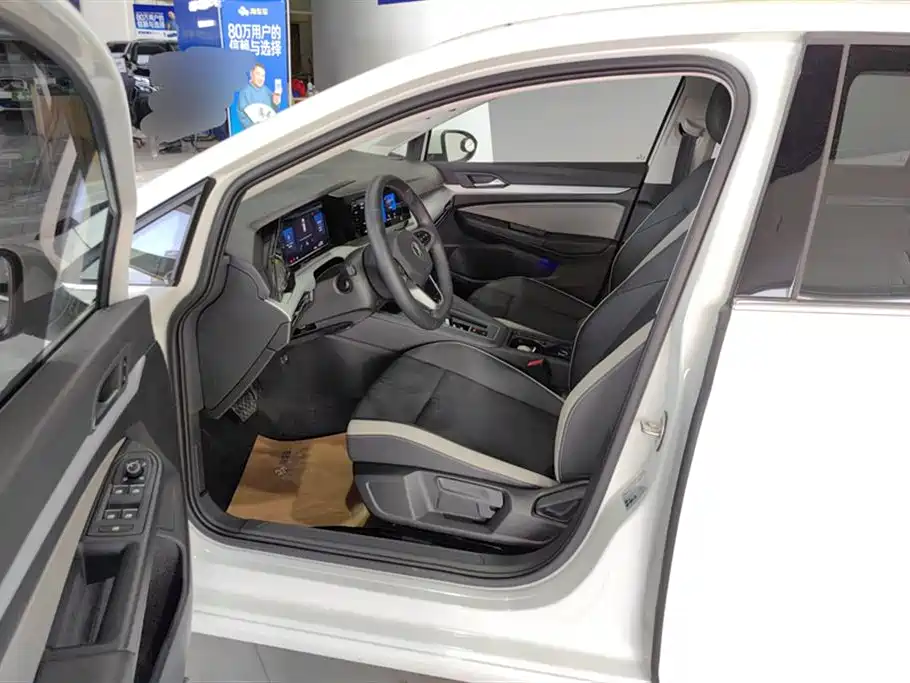 Volkswagen Golf 2023 Facelift 280TSI DSG Pro фото 9
