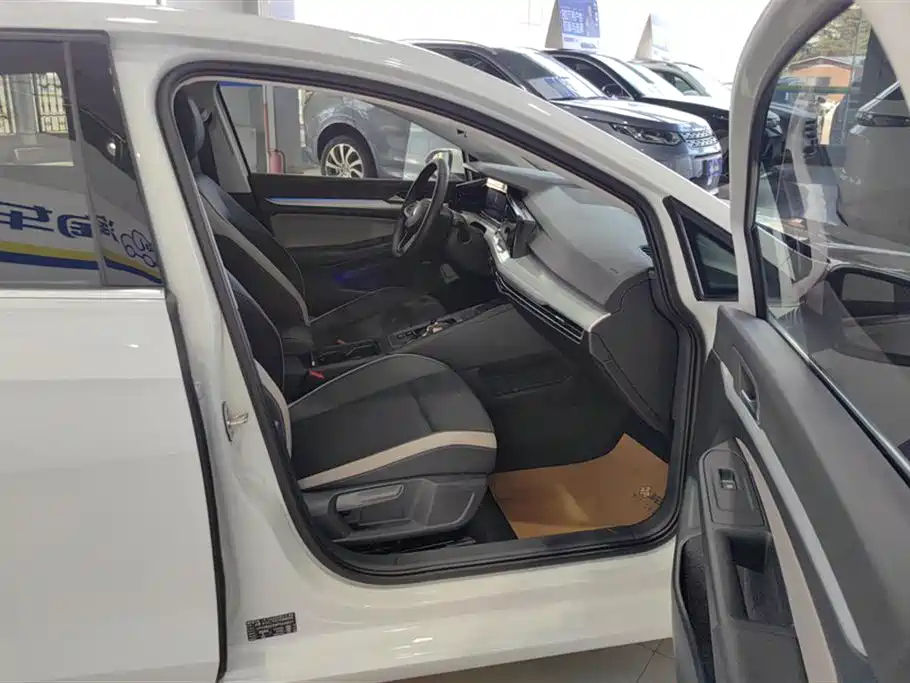 Volkswagen Golf 2023 Facelift 280TSI DSG Pro фото 8