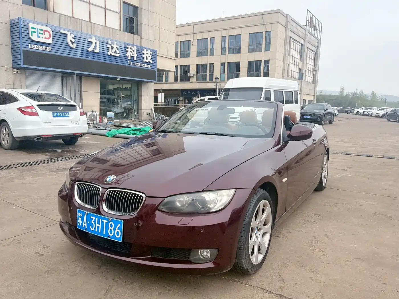 BMW 3 Series (Import) 2011 330i Convertible Coupe фото 2