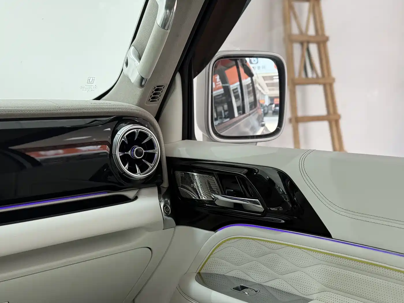 TANK CO CREATION TANK 300