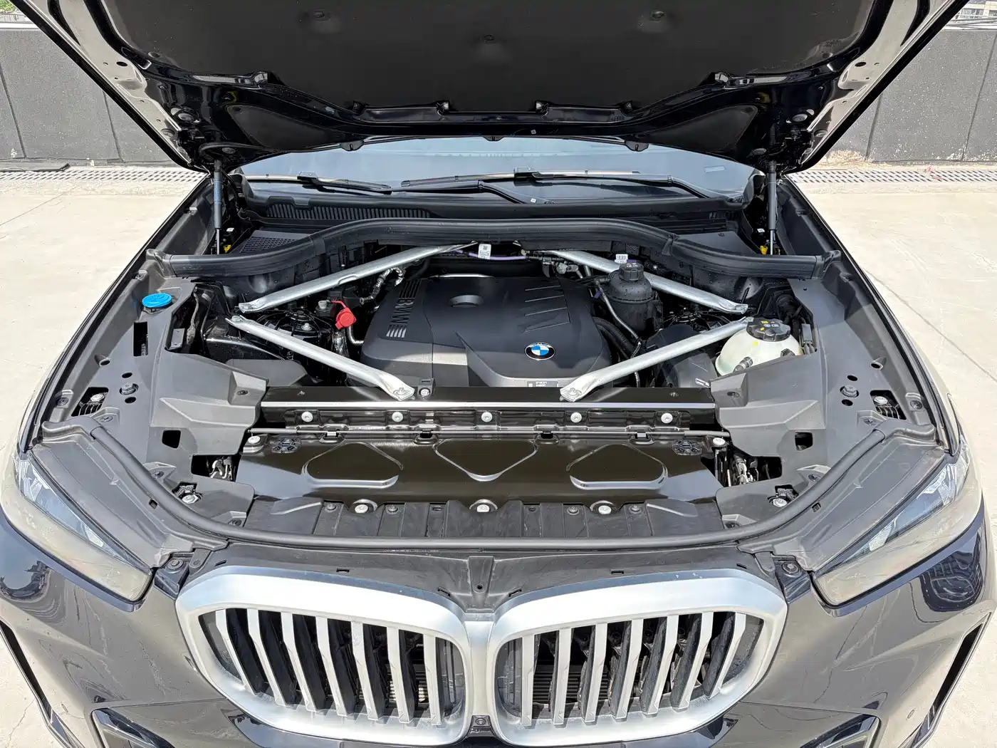 BMW X5 2025 Model xDrive 30Li Exclusive M Sport Blackout Package фото 13