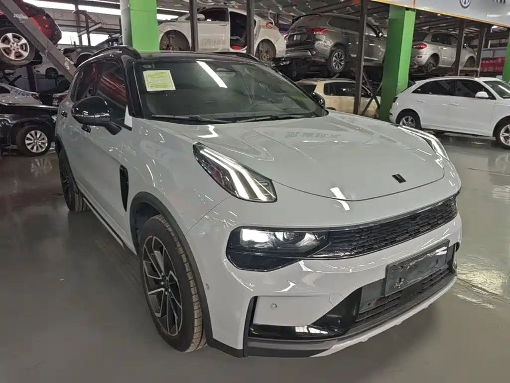 Lynk & Co 01 EM-P 2023 1.5TD EM-P Dawn Edition фото 4