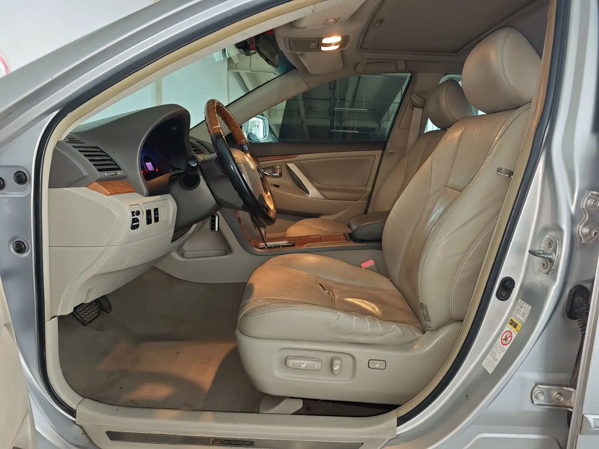 Photo 8 - Toyota Camry