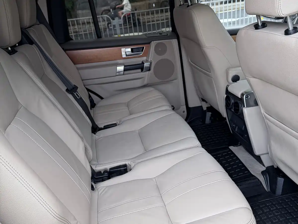 Land Rover Discovery 2015 3.0 SDV6 HSE Diesel фото 11