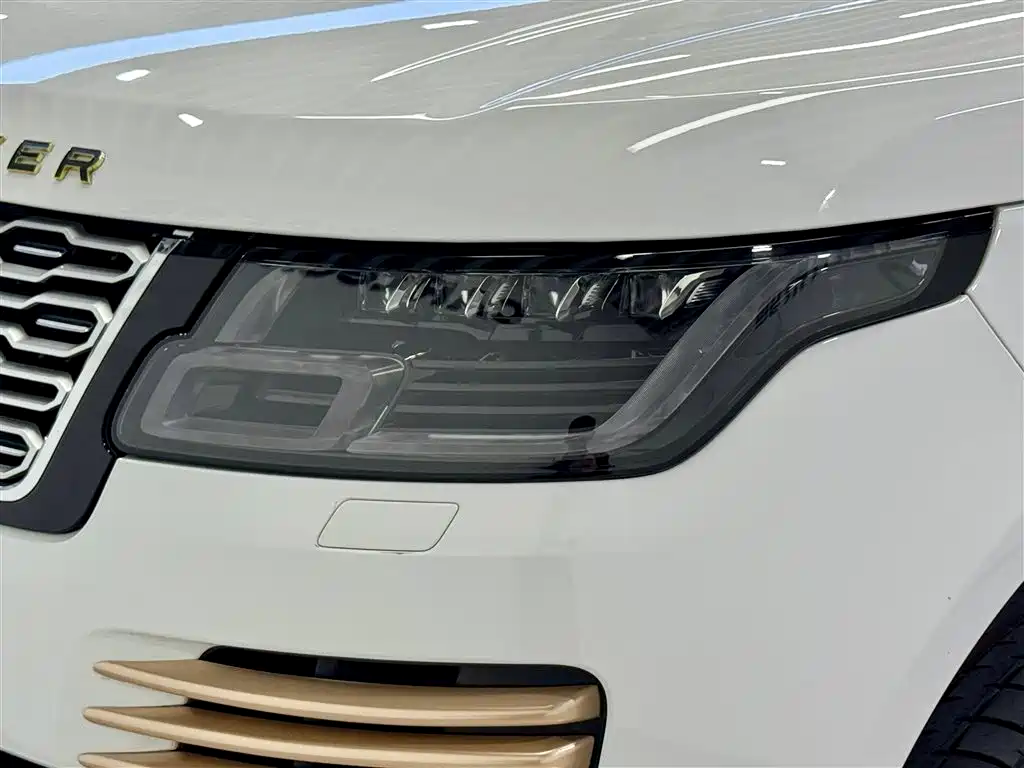 Land Rover Range Rover 2021 3.0 L6 Heritage Extended Classic Edition фото 9