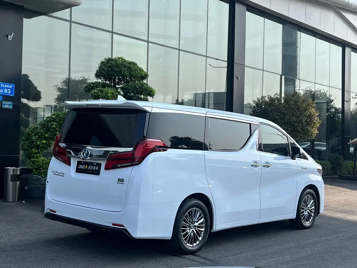Toyota Alphard 2020 Hybrid 2.5L Premium Edition фото 11