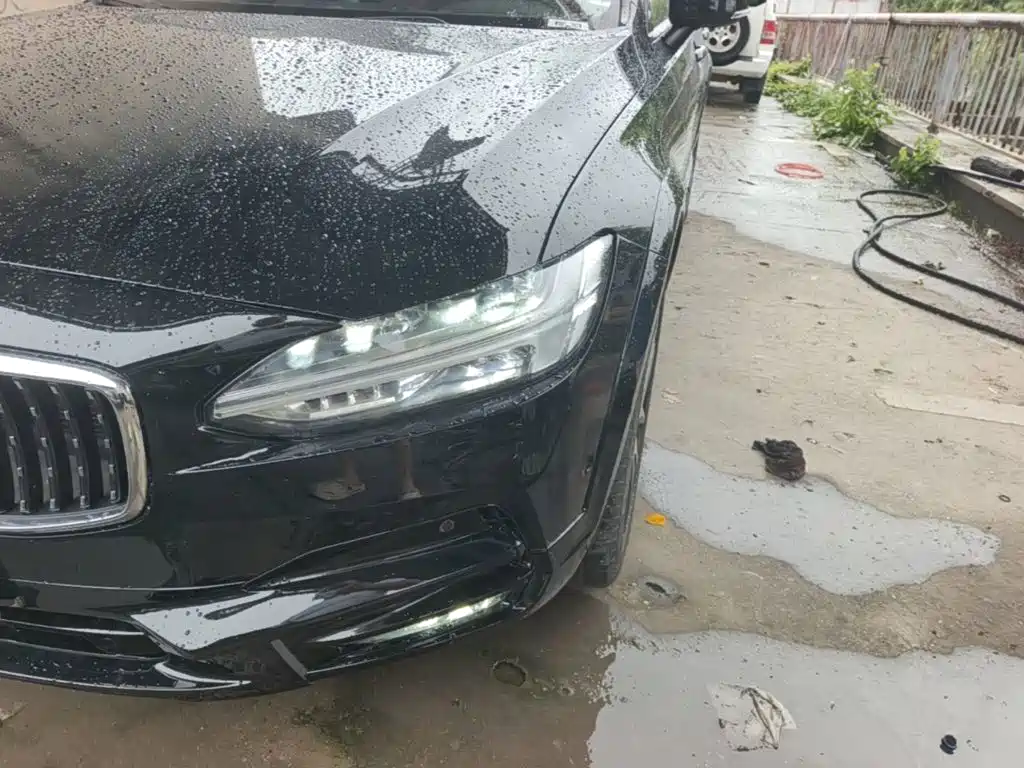 Фото 24 - Volvo V90