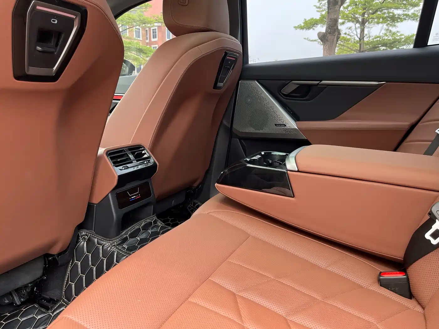 BMW 5 Series 2024 530Li Leading M Sport Package фото 20