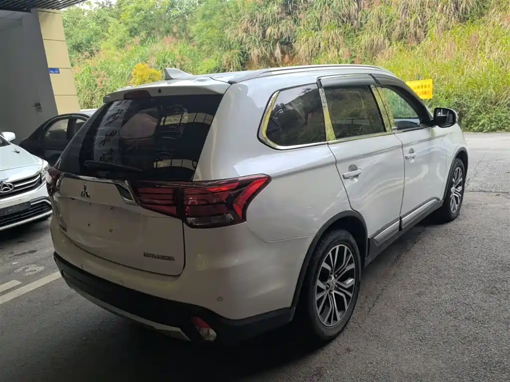 Mitsubishi Outlander 2017 2017 2.0L 2WD Glory 5-seater