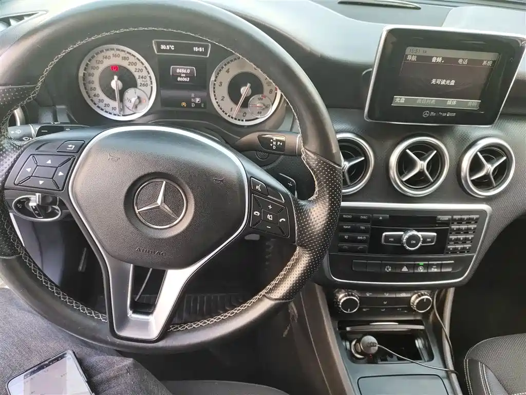 Mercedes-Benz A-Class (Import) 2015 A 200 Fashion фото 5