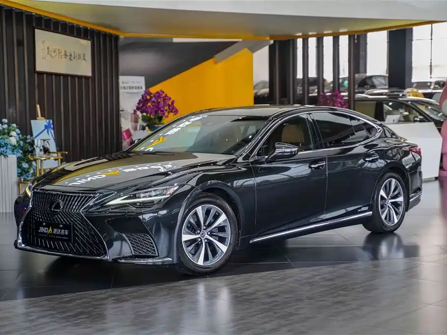 Фото 1 - Lexus LS