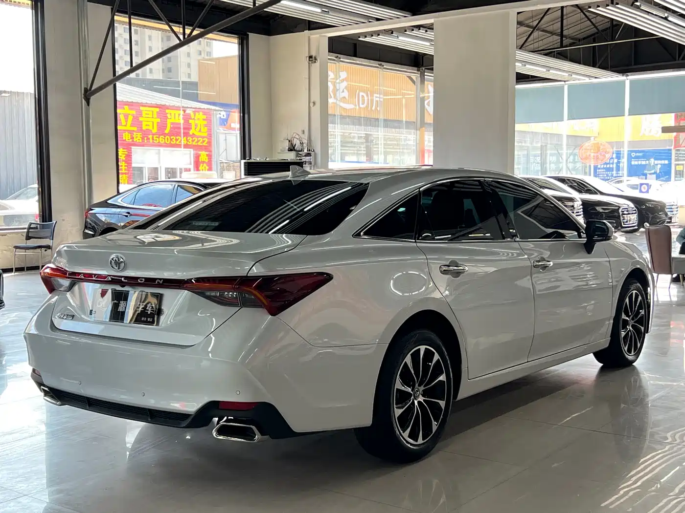 Toyota Avalon 2023 2.0L Luxury Edition фото 4