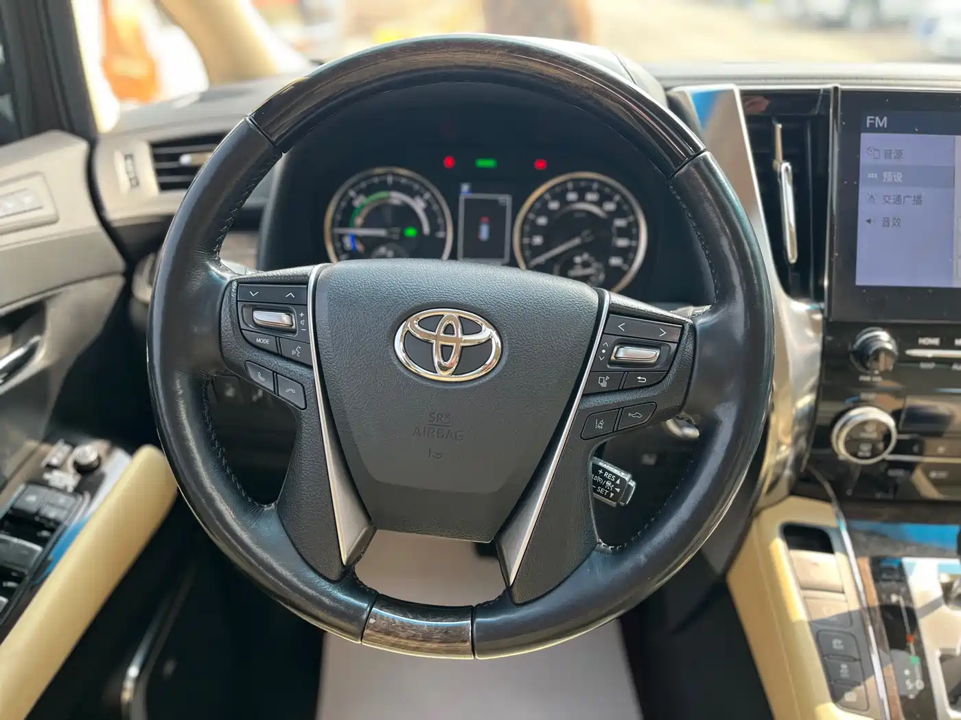 Toyota Alphard 2021 Hybrid 2.5L Premium фото 20