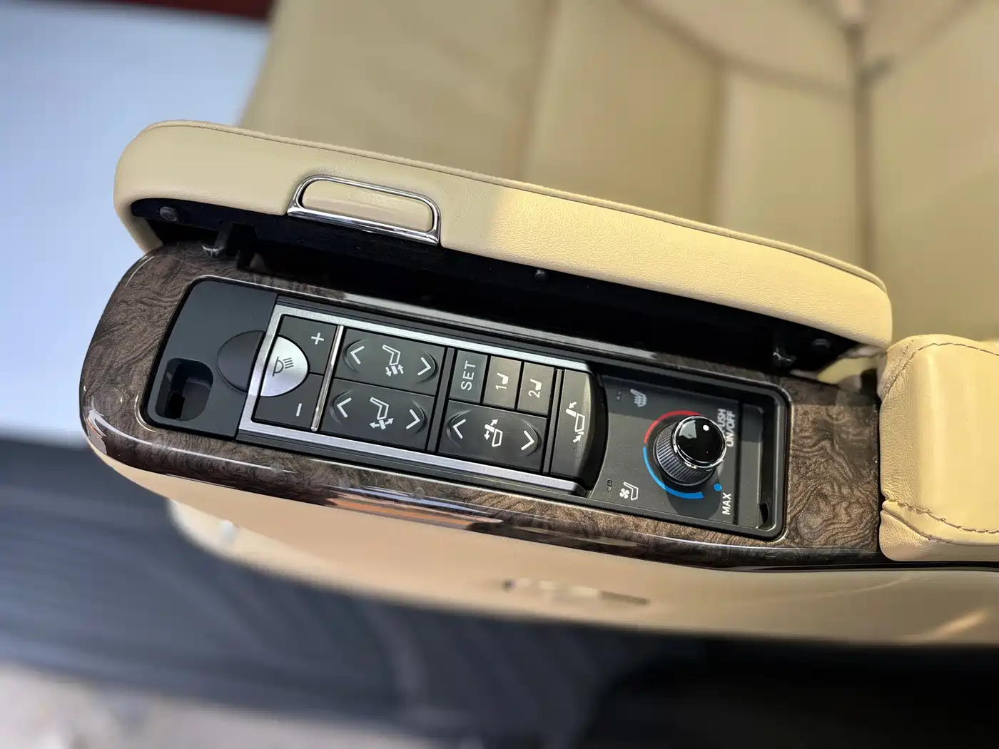 Toyota Alphard 2021 Hybrid 2.5L Premium фото 18