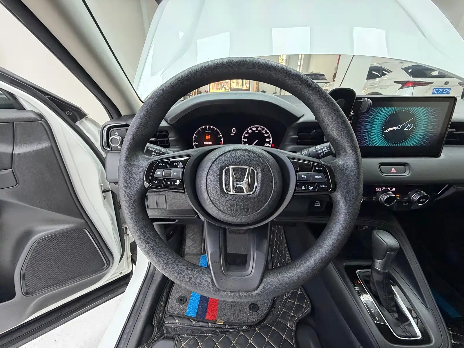Photo 10 - Honda Vezel