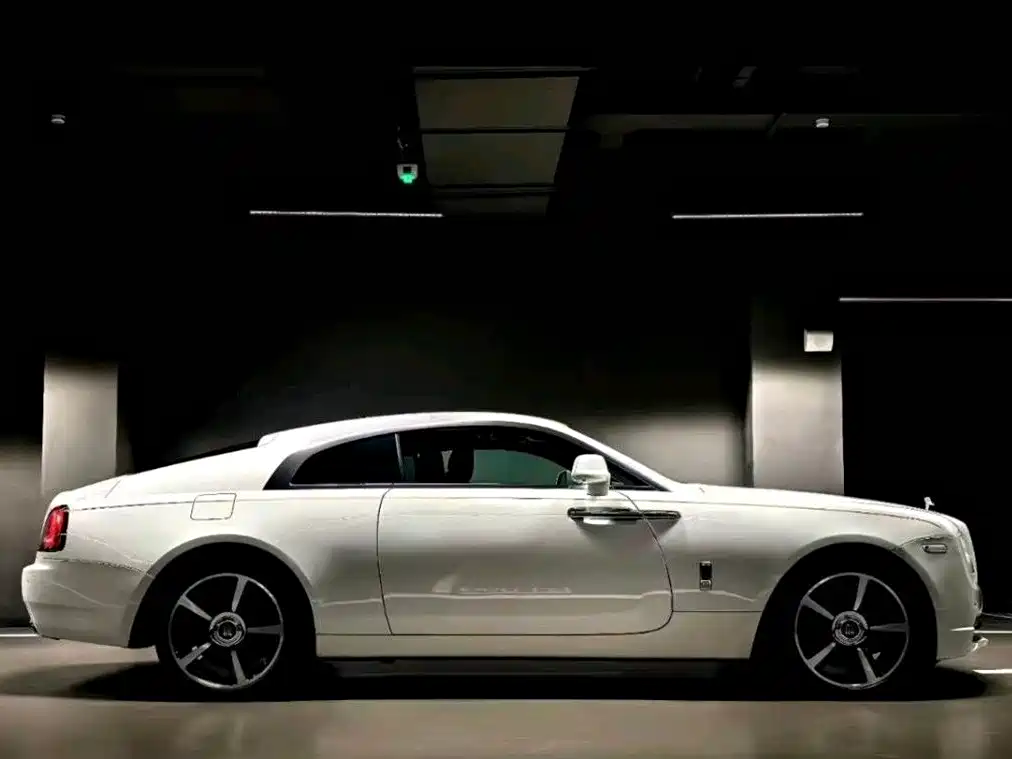 Фото 2 - Rolls-Royce Wraith