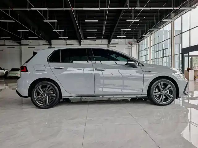 Volkswagen Golf 2023 Facelift 280TSI DSG R-Line Lite — фото 5