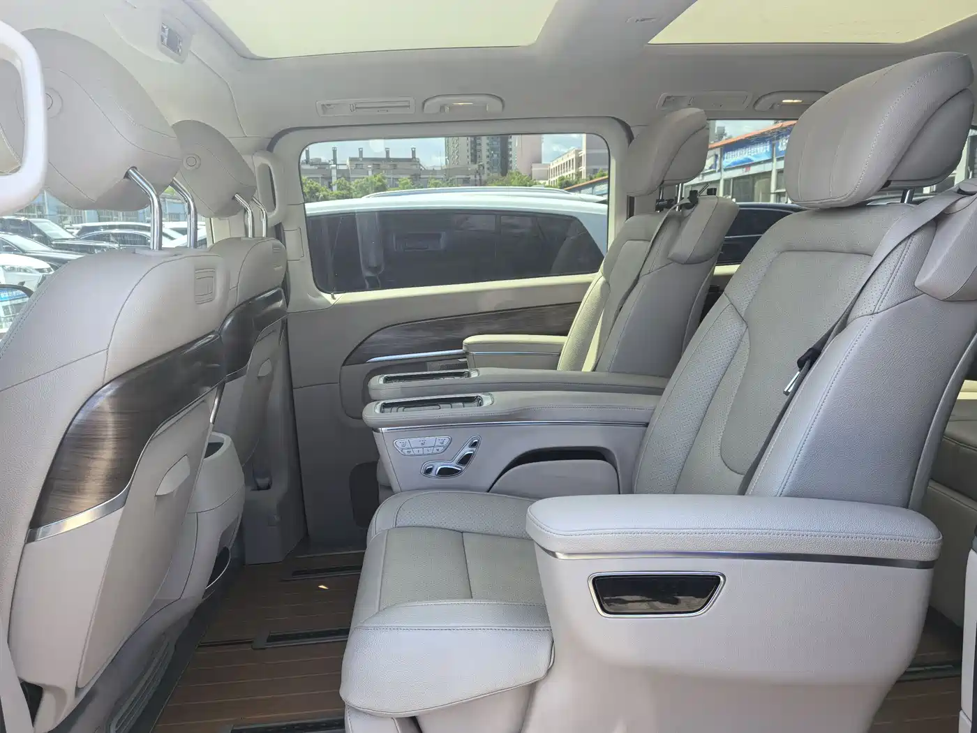 Mercedes-Benz V-Class 2021 V 260 L Long Wheelbase Luxury Edition фото 8