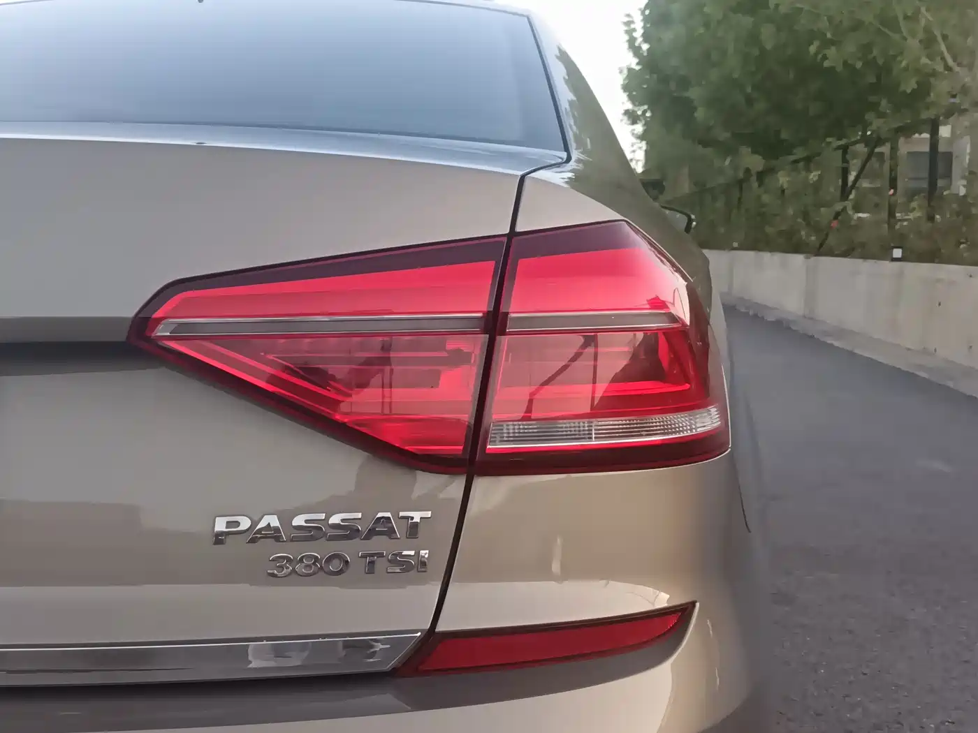 Photo 11 - Volkswagen Passat
