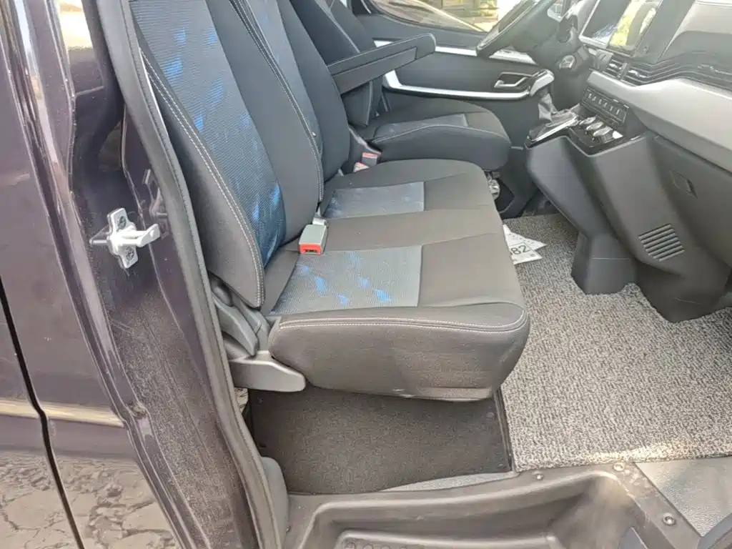 Dongfeng Yufeng Yufeng 2023 2023 V9+ 2.0T Automatic FWD Multi-purpose Short Wheelbase Medium Roof 5/6 Seater