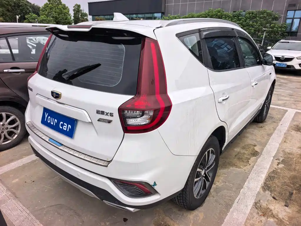 Фото 5 - Geely Emgrand X6