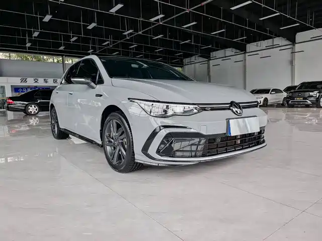 Volkswagen Golf 2023 Facelift 280TSI DSG R-Line Lite — фото 2