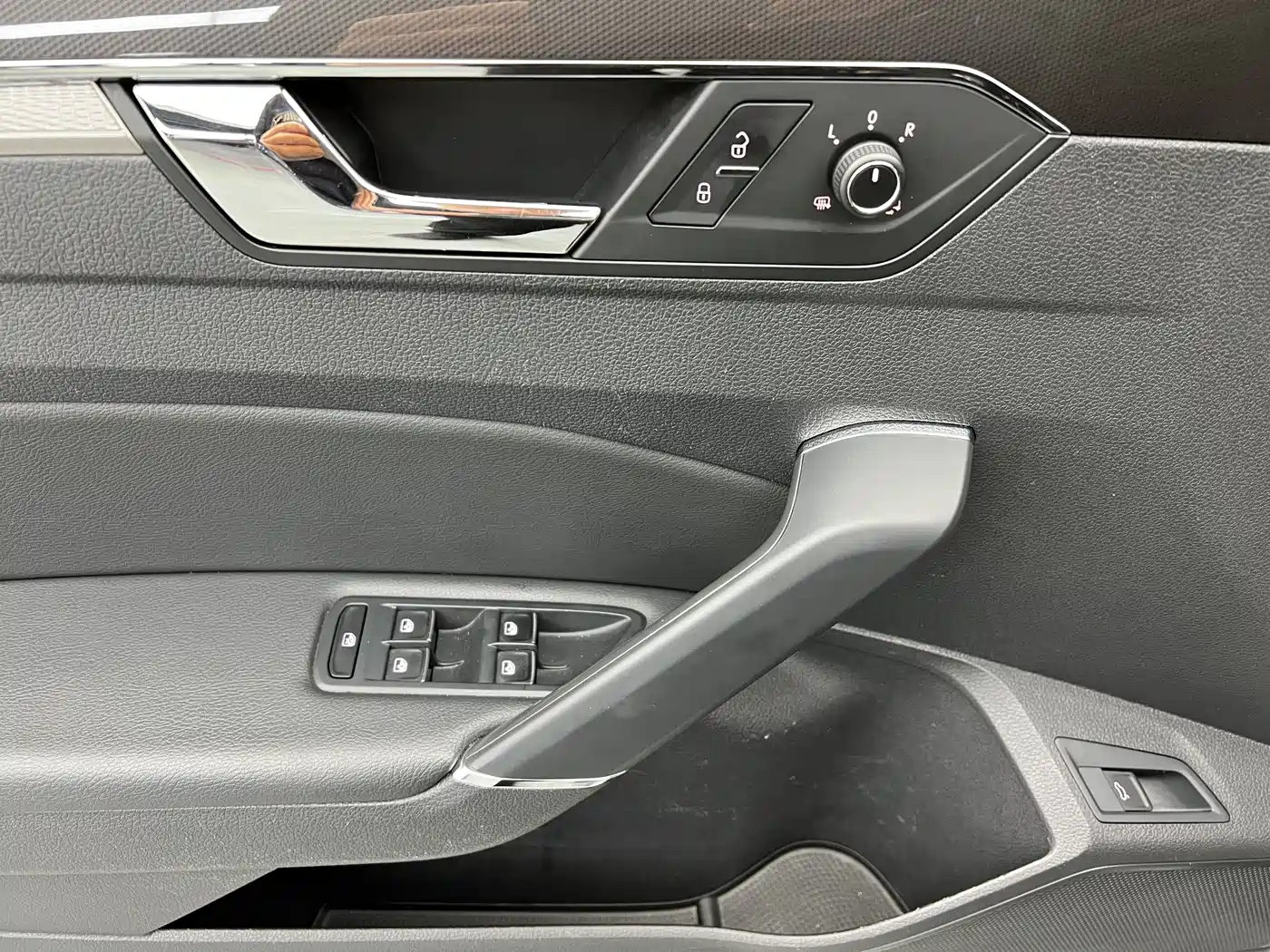 Volkswagen Passat 2017 330TSI DSG Luxury фото 6