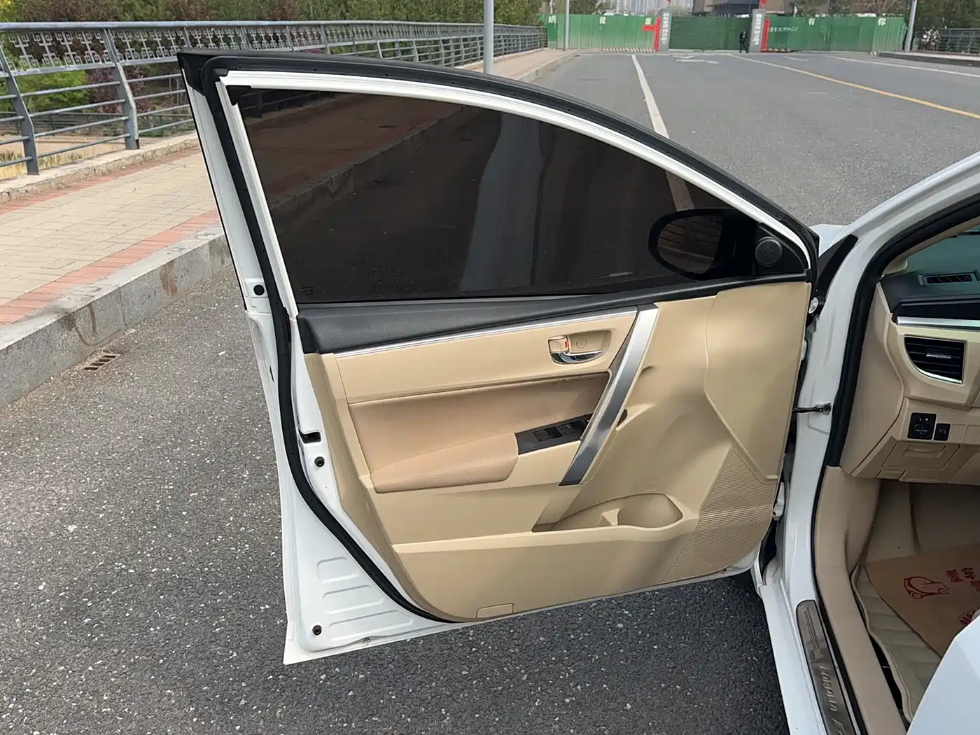 Toyota Corolla 2014 1.6L CVT GL фото 12