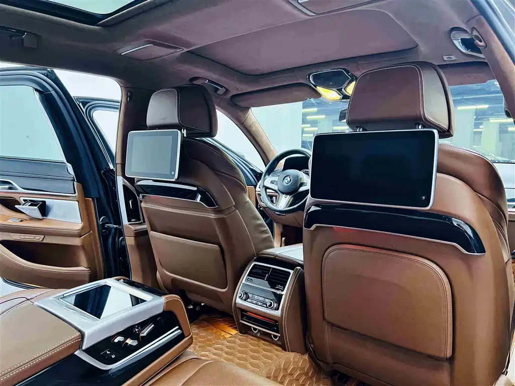 BMW 7 Series 2018 740Li xDrive Premium Type M Sport Package фото 19