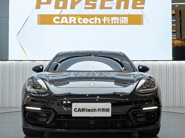 Porsche Panamera 2023