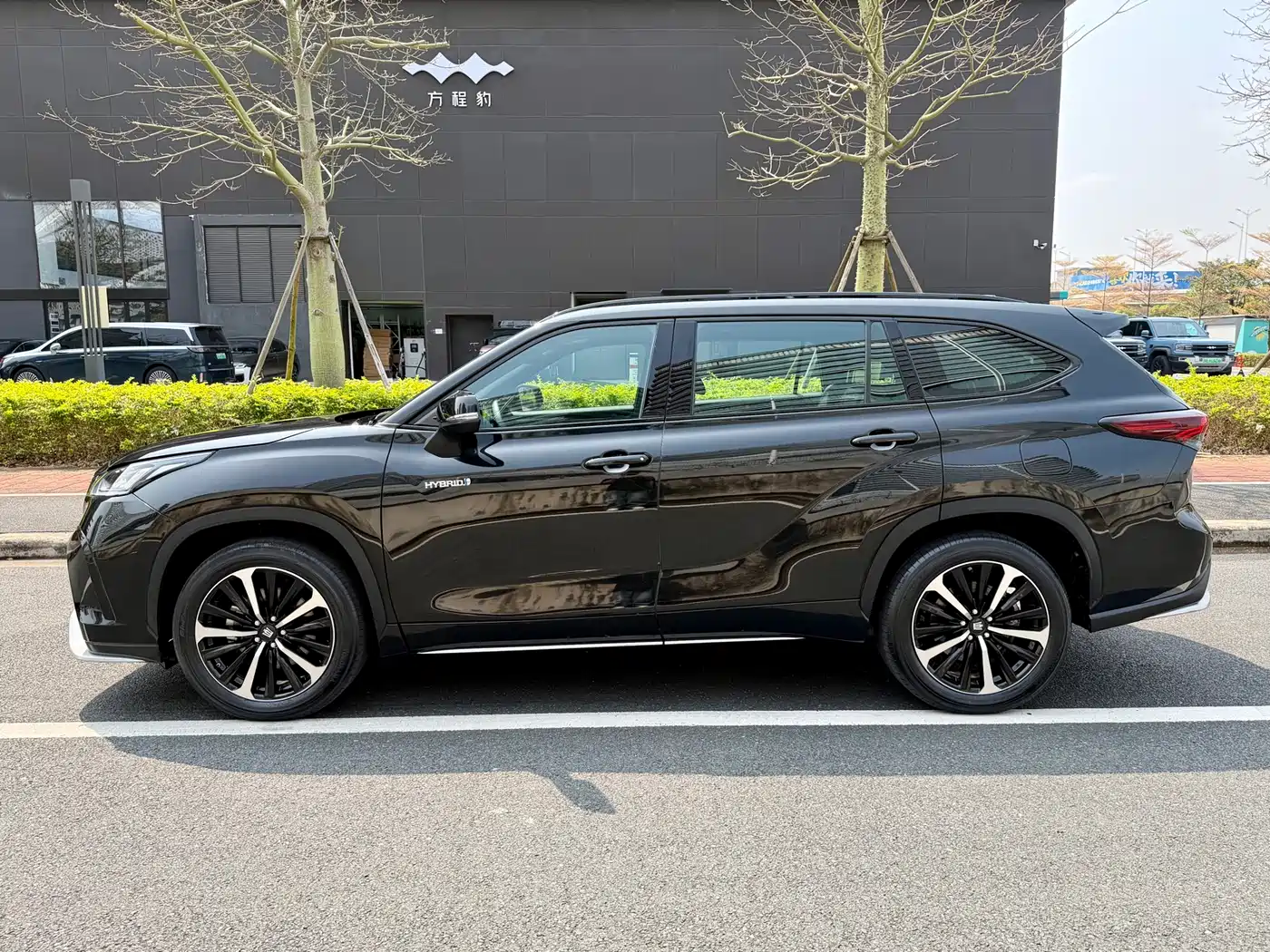 Toyota Crown Kluger 2024 2.5L HEV 4WD Luxury Edition фото 8