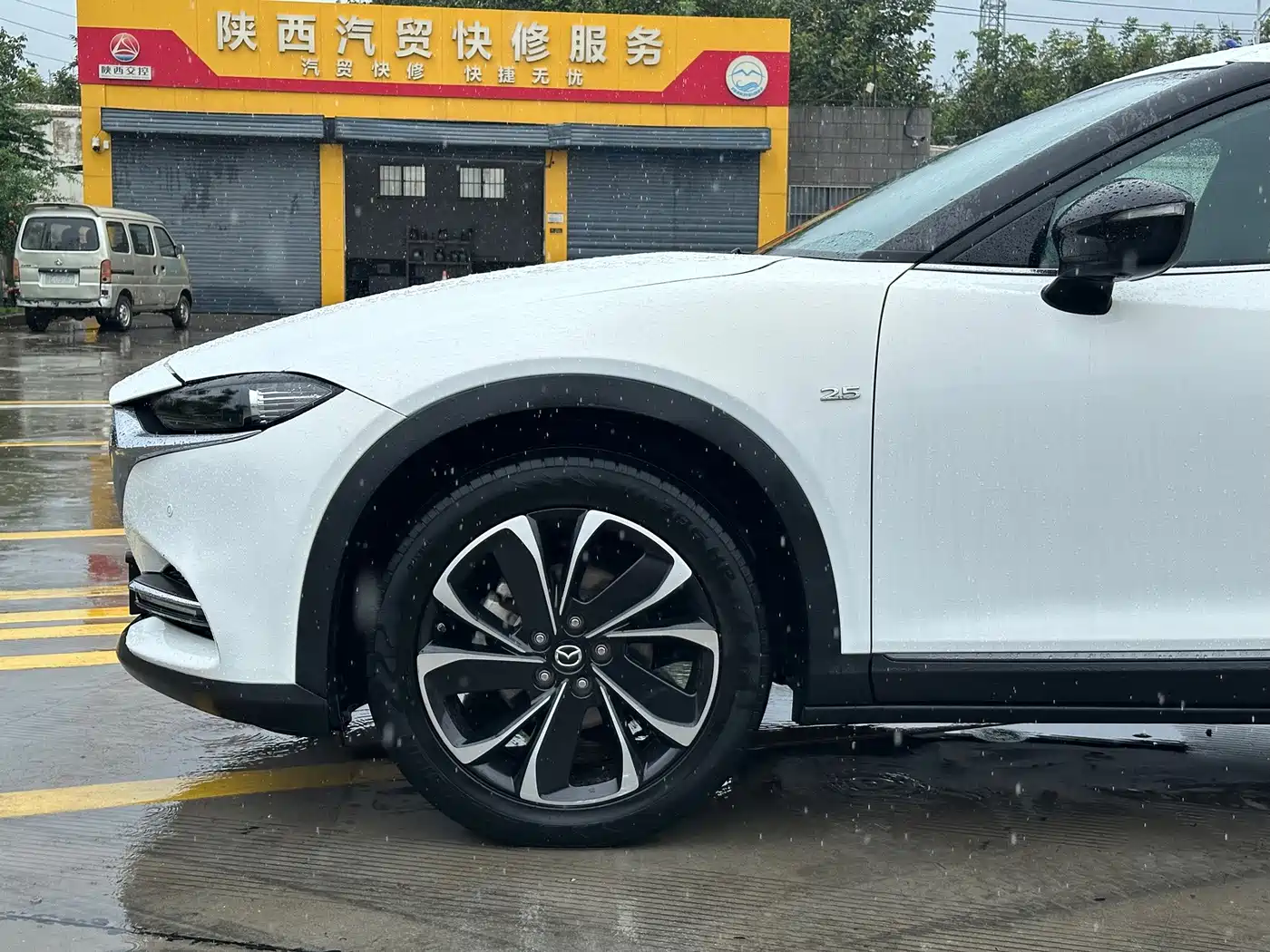 Photo 8 - Mazda CX-4