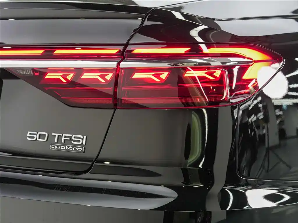Audi A8 2023 A8L 50 TFSI quattro Exclusive фото 13