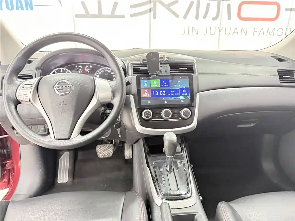 Photo 12 - Nissan Tiida