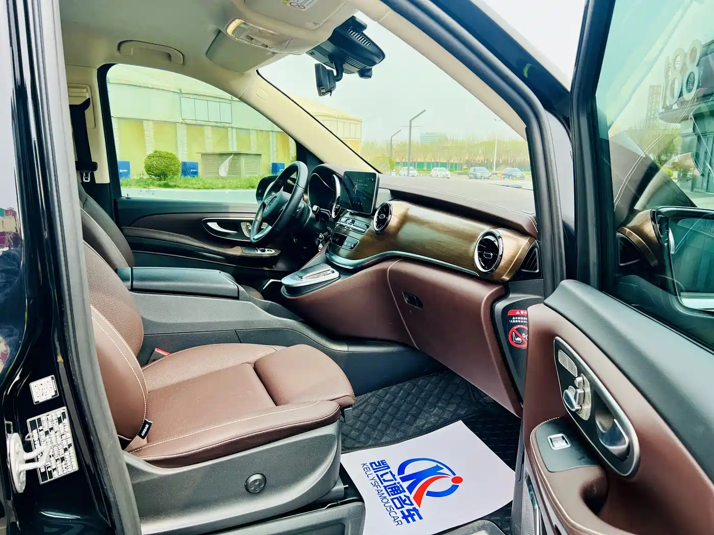 Mercedes-Benz V-Class 2022 V 260 L Long Wheelbase Luxury Edition фото 8