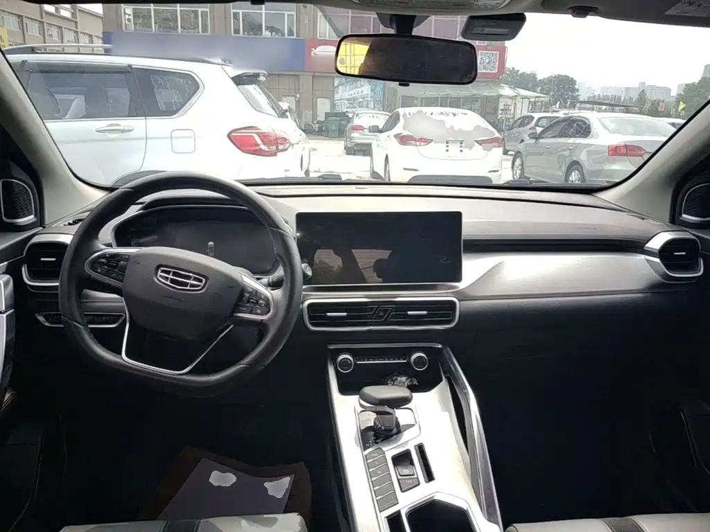 Фото 10 - Geely Coolray