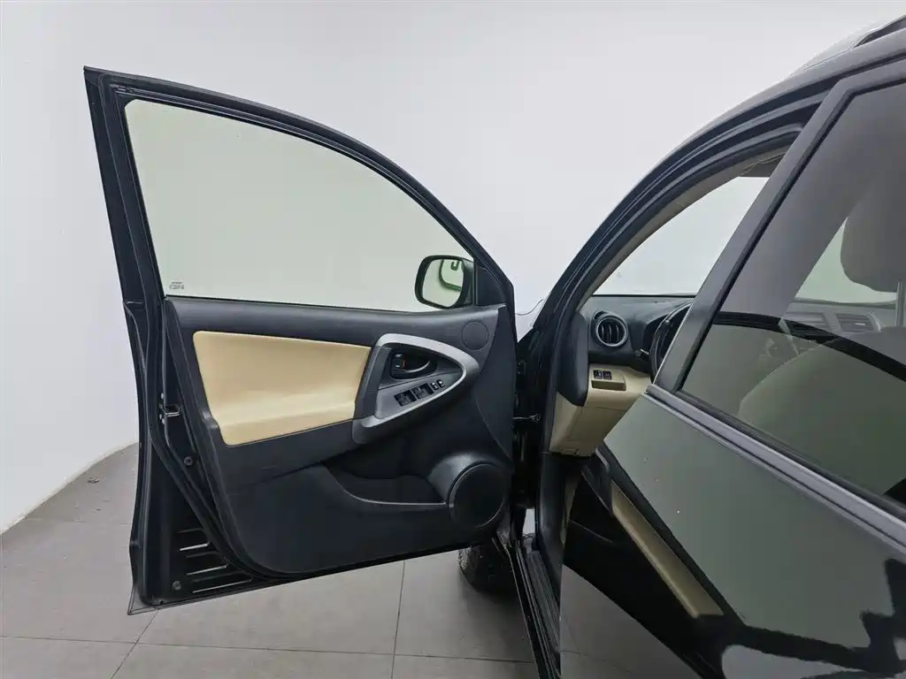 Toyota RAV4 Rongfang 2012 Styling Edition 2.0L Automatic 4WD фото 8